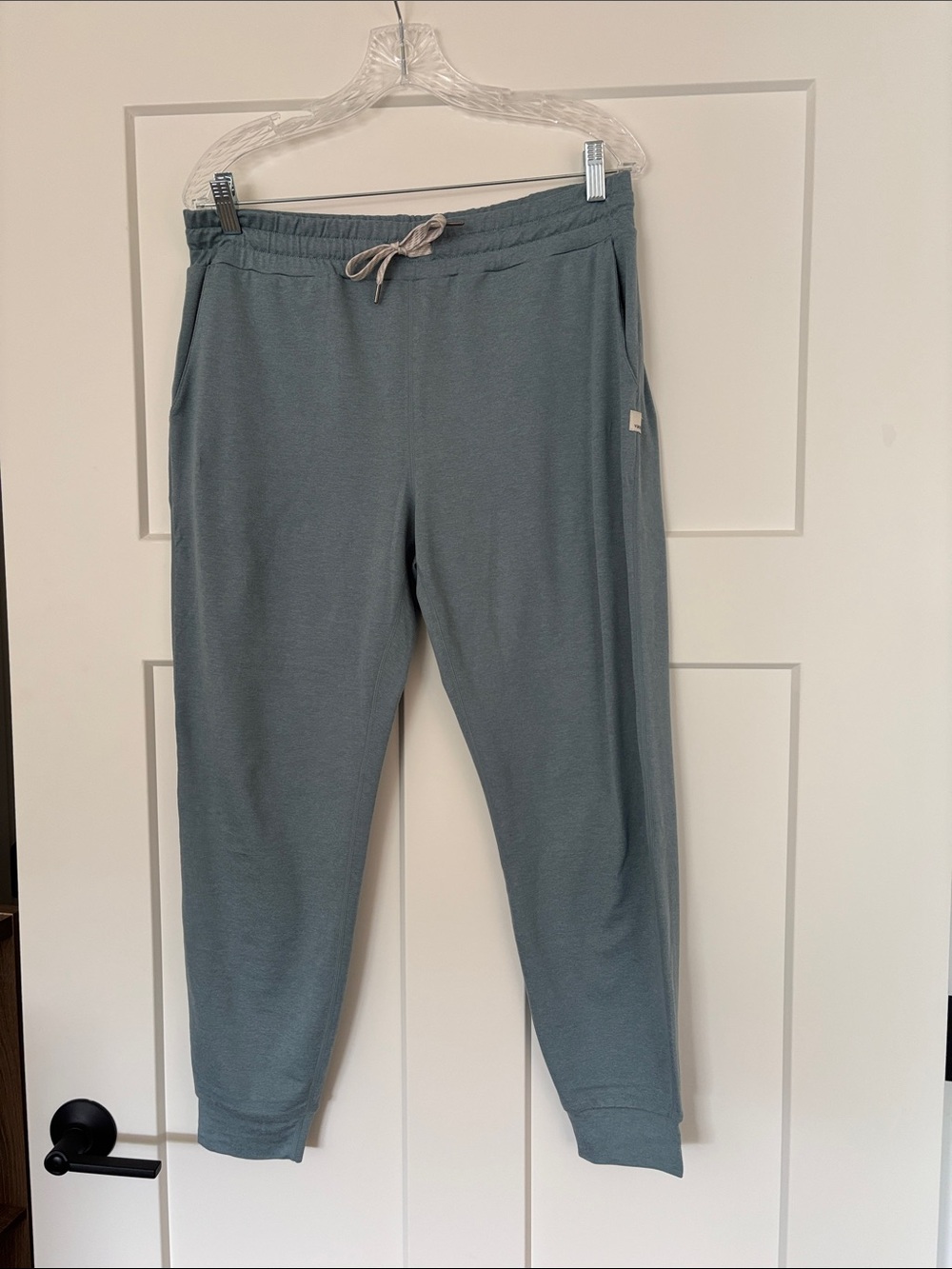 Vuori Drawstring Joggers in Muted Green